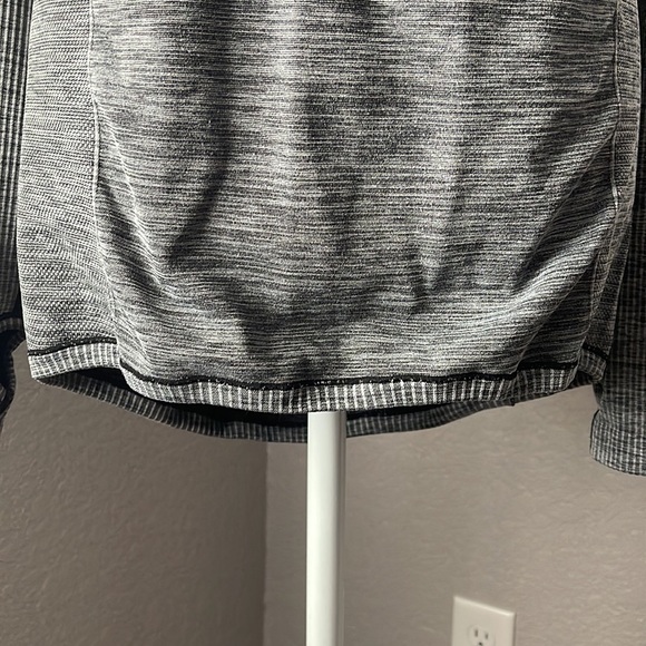 Saucony | 1/4 Zip Pullover - Picture 7 of 7